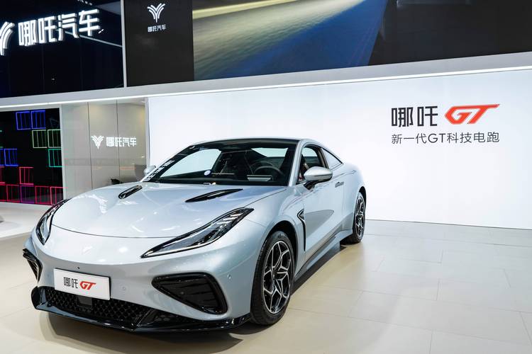 深圳龙华区智扬思企业管理咨询哪吒汽车在智能汽车领域的表现，领途汽车在新能源汽车市场中的影响力